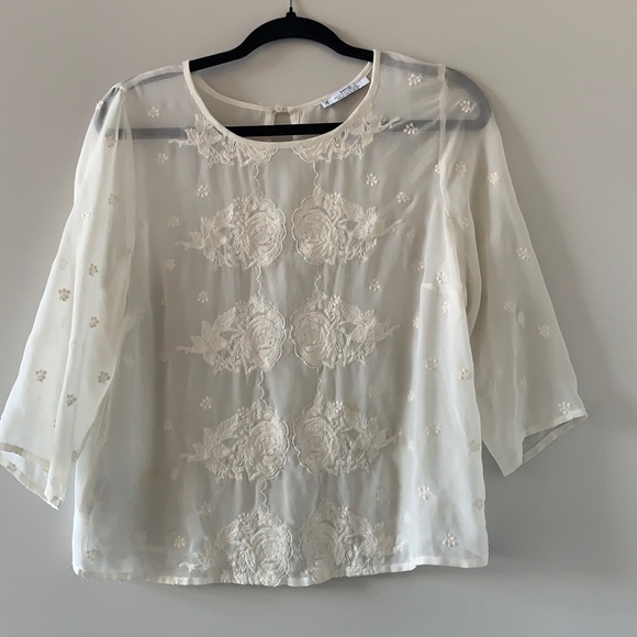 Tops - Cream detailed long sleeve top.